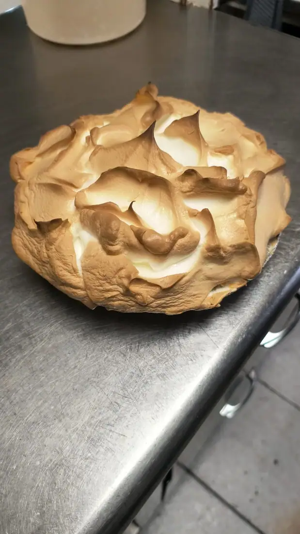 Tarte au citron meringuée, meringue dorée au four