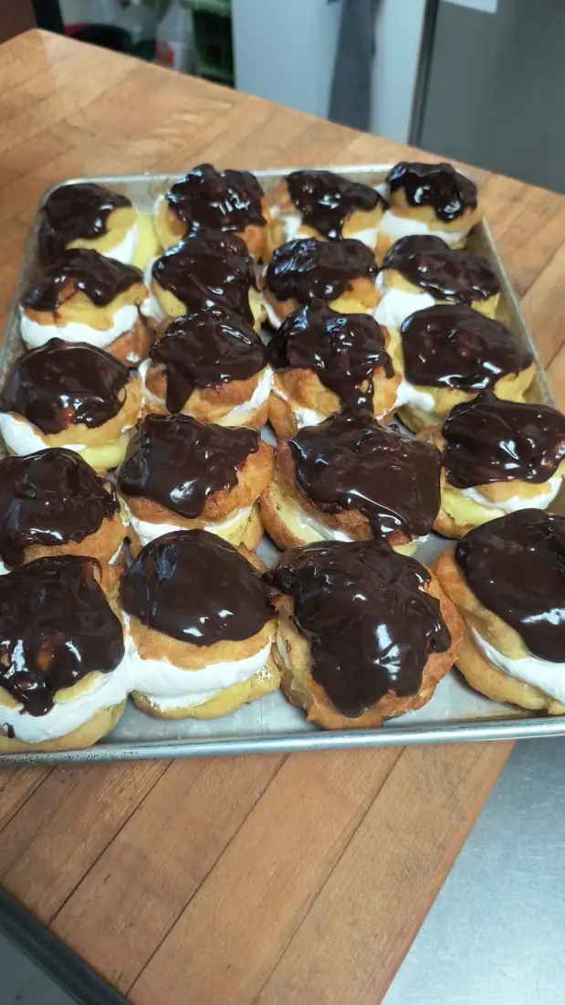 Plaque de choux à la crème glacés au chocolat